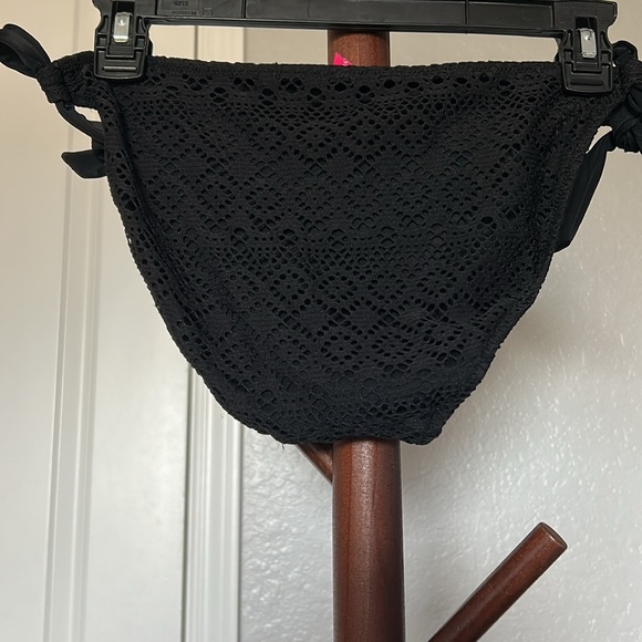 Victoria Secret Black Crochet Adjustable Bikini Bottoms Size M/L |B79 - Picture 3 of 3